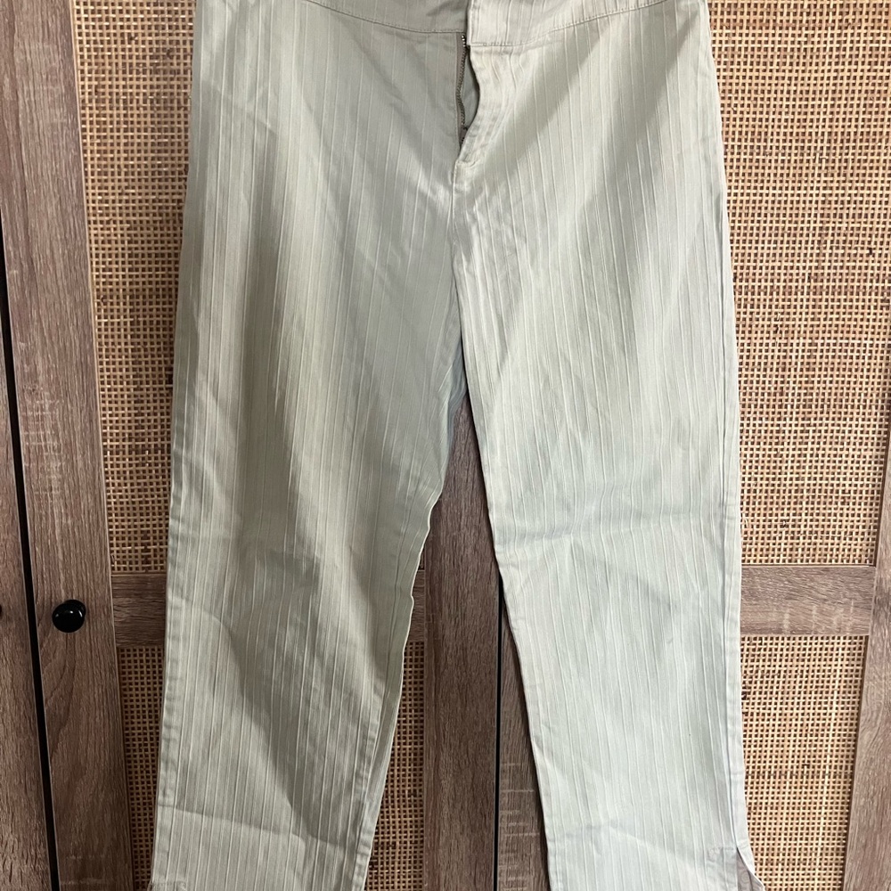 Women’s stretchy cropped pants